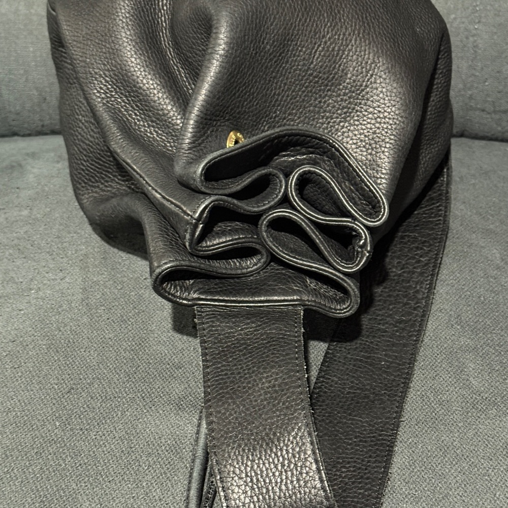 Coccinelle Leather Drawstring bag with sewn in strap - Picture 3 of 6
